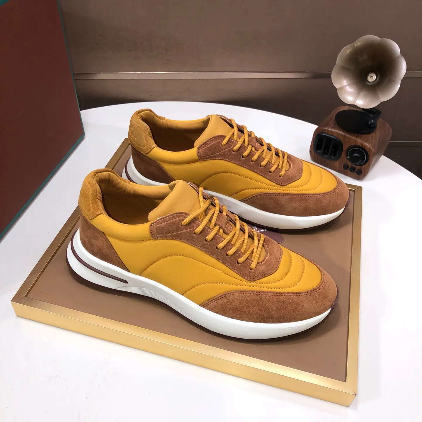 Men's shoes 💰600💰[𝐥𝐨𝐫𝐨 𝐏𝐢𝐚𝐧𝐚] lp classic loafers, an Italian treasure brand, the only brand that can match Hermès! Only after wearing it do we realize that we cannot let down our feet. The upper is imported cashmere, the lining of water-dyed cowhide ➕ the cowhide feet, the official original glass rubber outsole, and the pendant. Exclusive original packaging (tag ➕ brand paper ➕ outer box ➕ hand bag) code number: 38-45